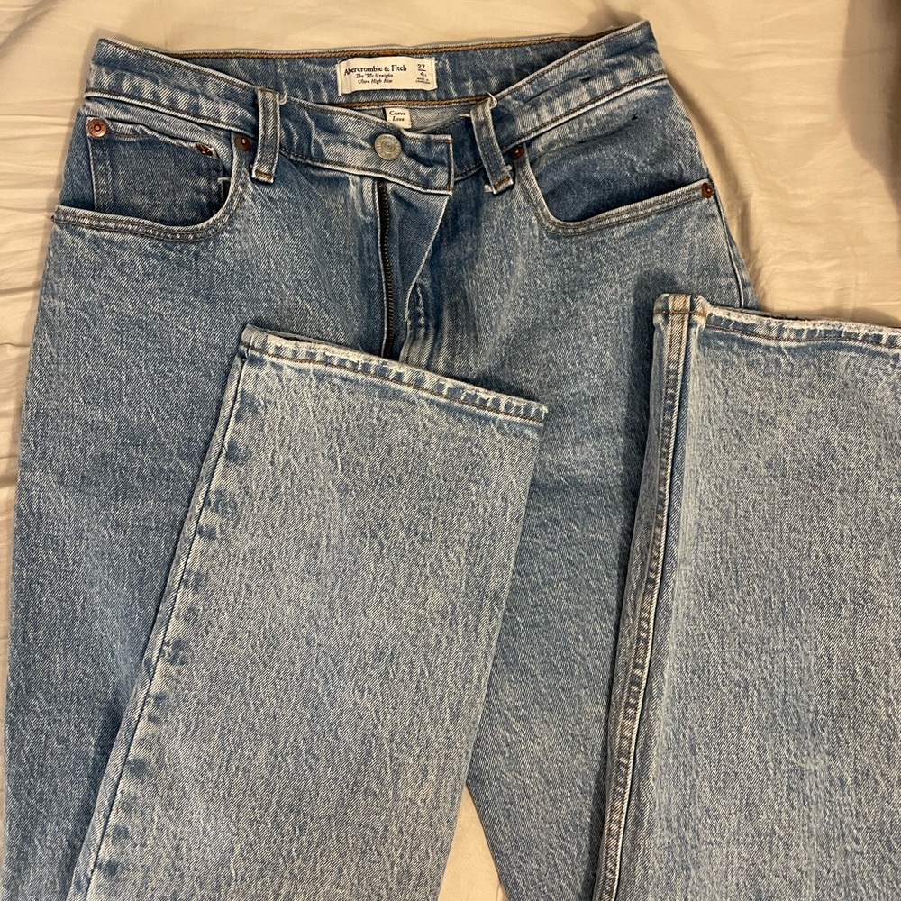 Abercrombie & Fitch High Rise Straight Jeans